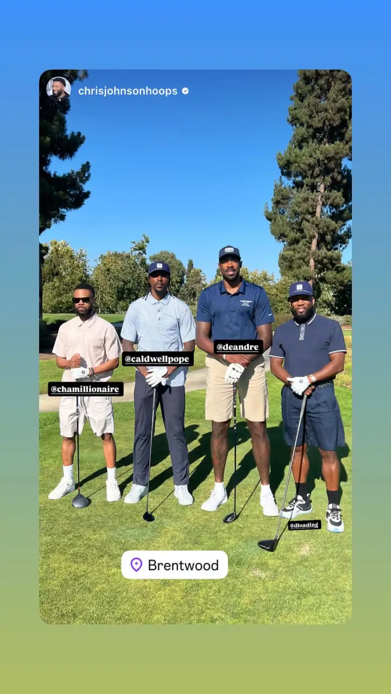高端运动！波普ins转发与小乔丹等人打高尔夫球的合影
