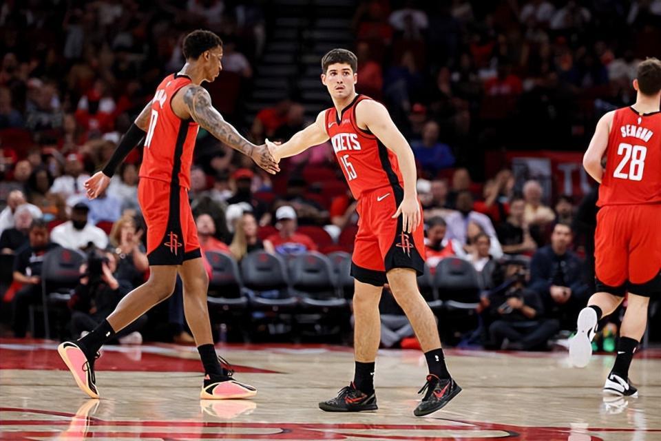 开云体育APP-状态也太不稳定了!火箭后场新星最近几场比赛真是起伏太明显了?