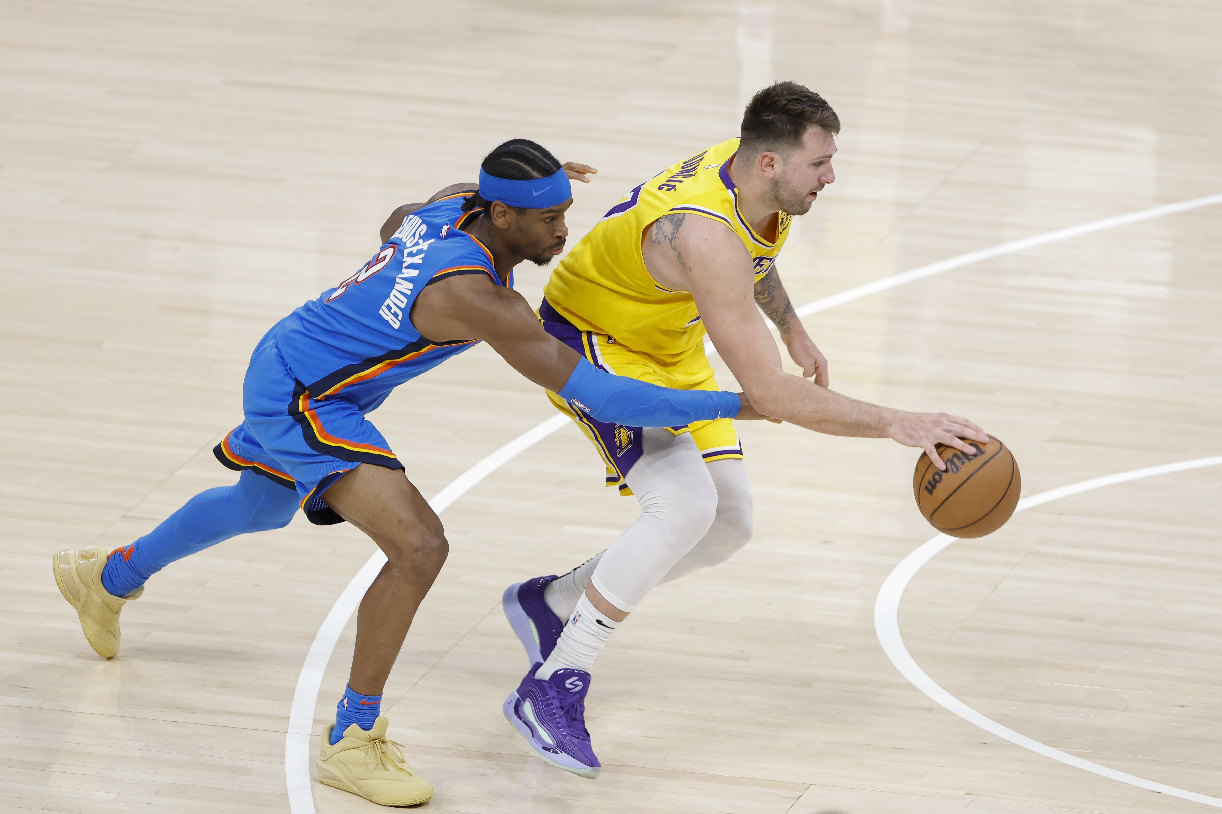 开云体育-太卷了！西部前三三月战绩：雷霆14-1 马刺14-2 湖人15-2